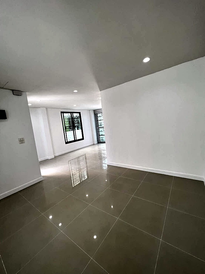 ขายบ้าน Renovate สภาพนางฟ้า หมู่บ้านร็อคการ์เด้น-สุวรรณภูมิ ใกล้สนามบินสุวรรณภูมิ